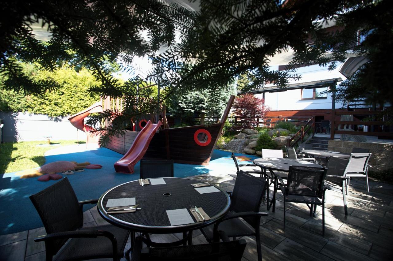Apart Hotel Jablonec Яблонец над Нисоу Екстериор снимка