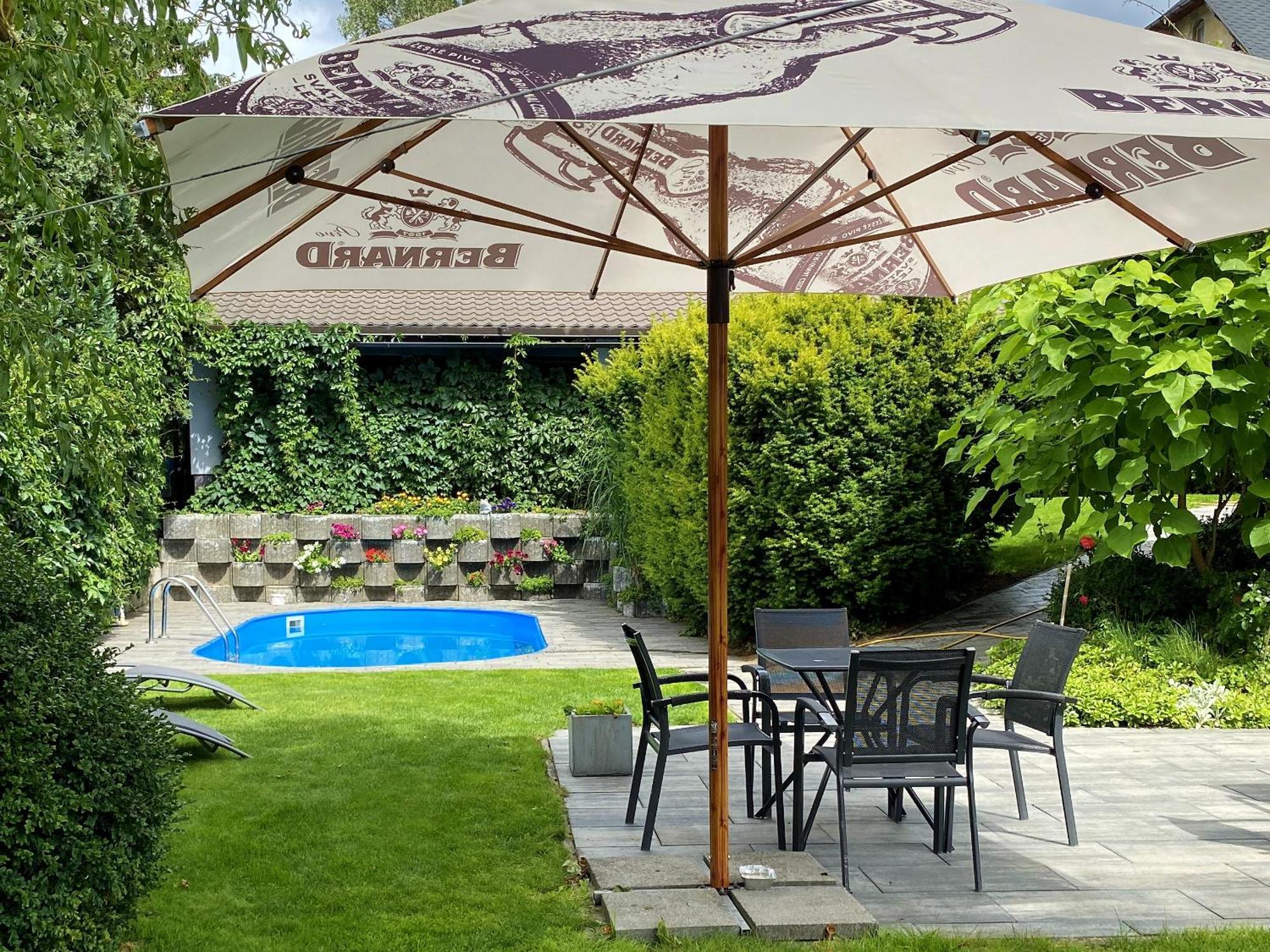 Apart Hotel Jablonec Яблонец над Нисоу Екстериор снимка